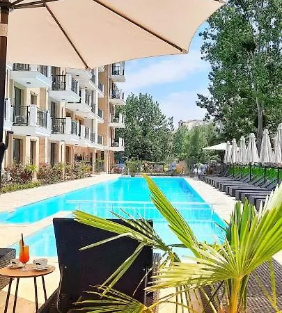 Emilia Romana Park ساني بيتش