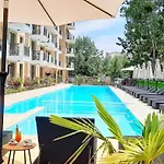Emilia Romana Park Lägenhetshotell 3*