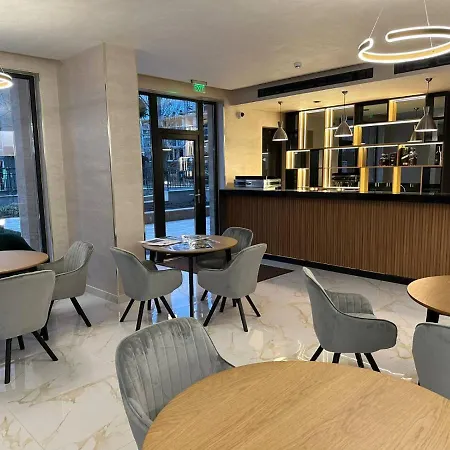 Emilia Romana Park 阳光海滩