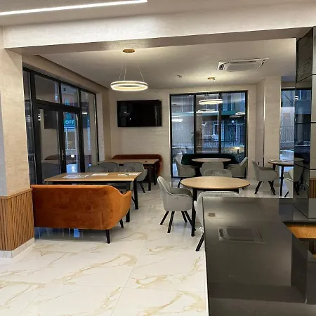 Emilia Romana Park 公寓式酒店