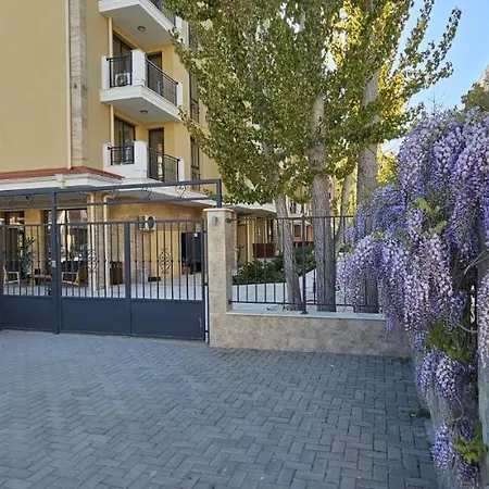 Emilia Romana Park 公寓式酒店