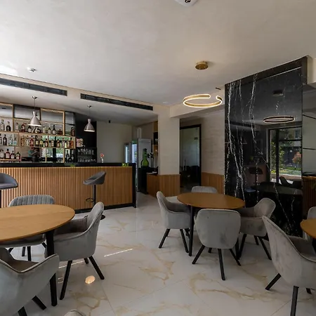 Emilia Romana Park 公寓式酒店