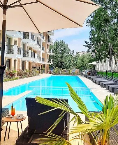 Emilia Romana Park Апарт-отель 4*