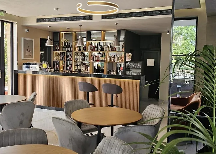 Апарт-отель Emilia Romana Park